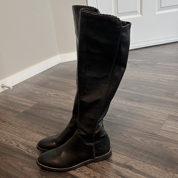 Boots - Picture 2 of 3